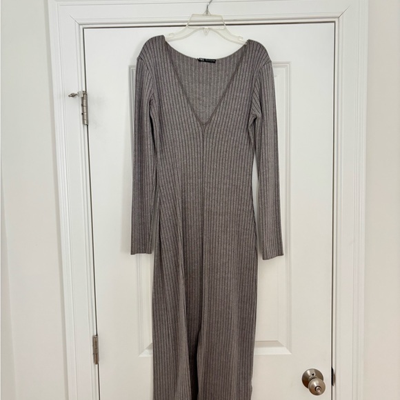 Zara Dresses & Skirts - Zara Ribbed V-Neck Long Sleeve Knit Dress - Gray